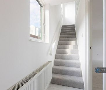 3 bedroom flat to rent - Photo 5