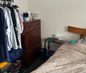 Chic 2BR Te Aro Apt with Balcony! - Photo 3