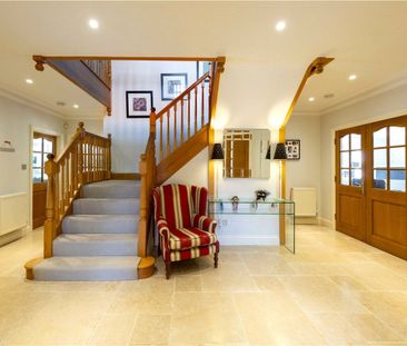 Impressive family house in an idyllic edge of village location with landscaped gardens, set in c2.44 acres. - Photo 2