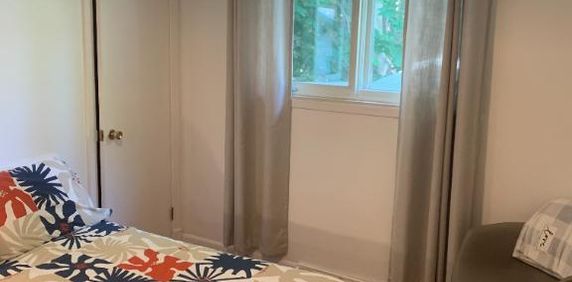 Chambre meublée à louer - maison paisible à Sainte-Foy - Québec - Photo 2