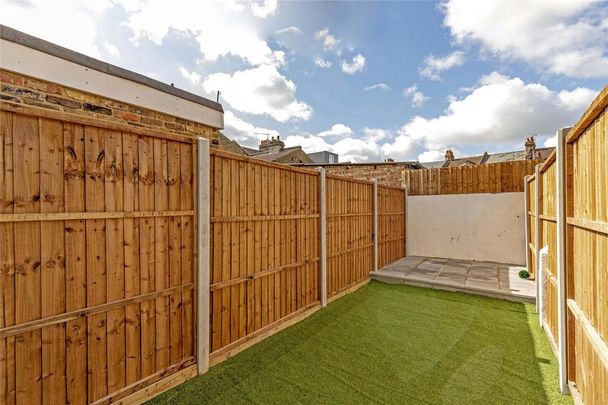 2 bedroom maisonette to rent - Photo 1