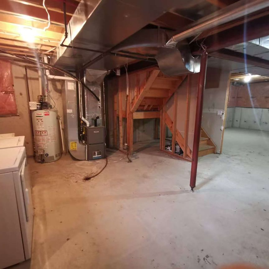 For Lease - 24 Beatrice Lane, Barrie, Ontario - Photo 1