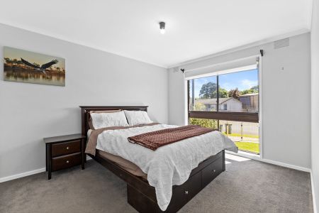 Immaculate Three Bedroom House - Photo 3