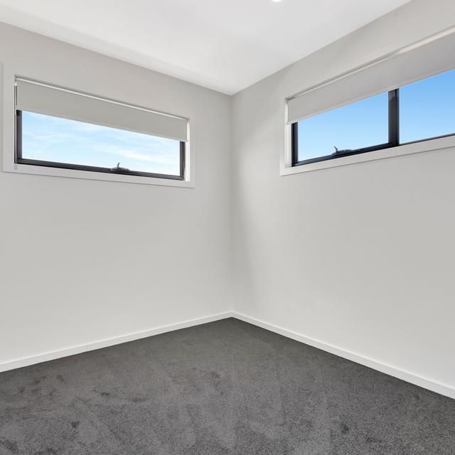 Brand New, Corner Position - Photo 1