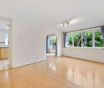 A spacious two bedroom house, with parking and private garden locat... - Photo 2