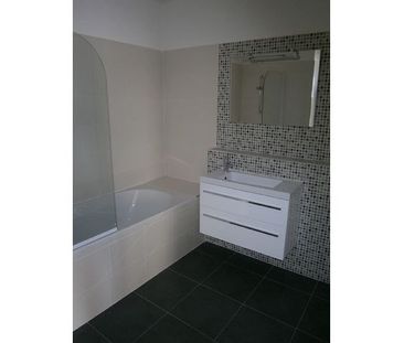 Location Appartement 2 pièces 43m² ST DENIS 97400 - Photo 4