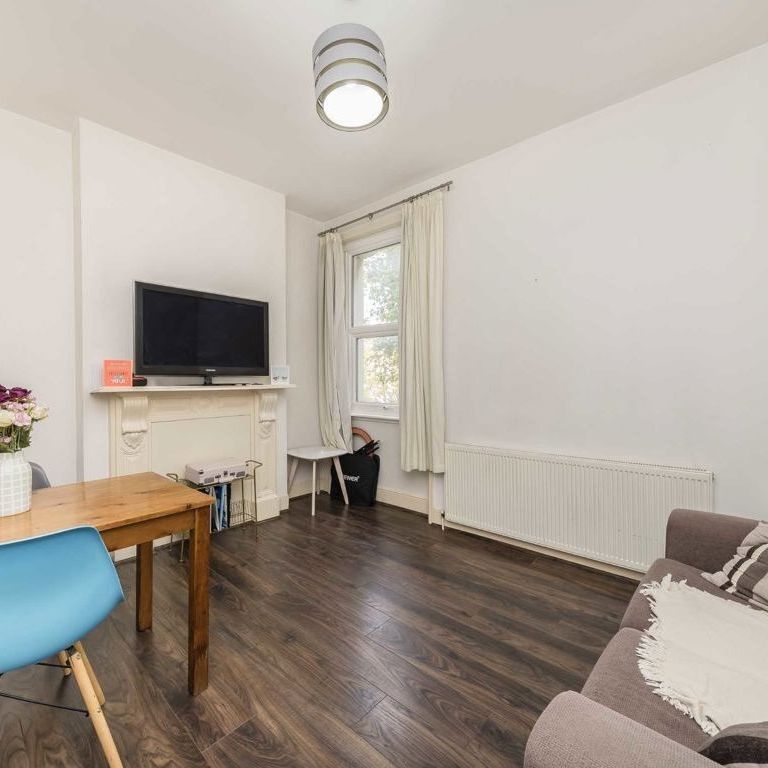 Leopold Road, SW19 7BD, London - Photo 1