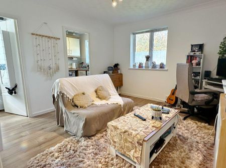 1 bedroom flat to rent - Photo 2