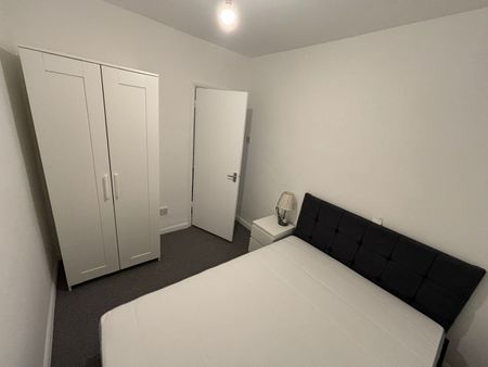 2 Bed Flat, Radbourne Road, SW12 - Photo 4