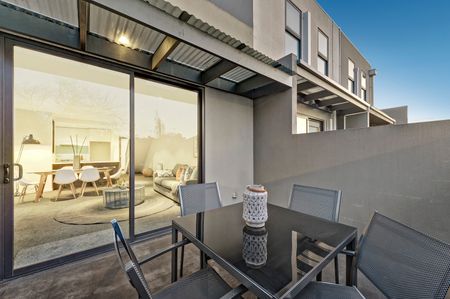 1/1349 Toorak Road, Camberwell VIC 3124 - Townhouse For Rent | Domain - Photo 5