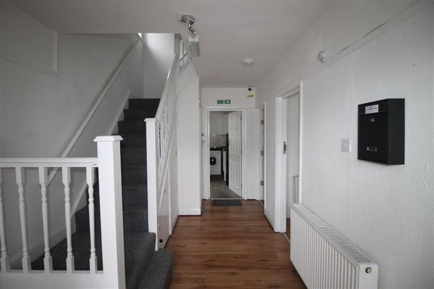 Desborough Avenue, High Wycombe - Photo 1