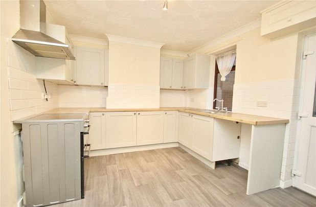 3 bedroom semi-detached house to rent - Photo 1