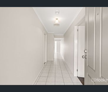 Modern Family Living in the Heart of Munno Para! - Photo 3