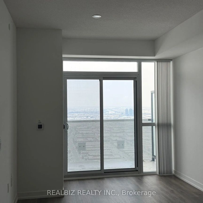 8 Interchange Way #5803 - Photo 1