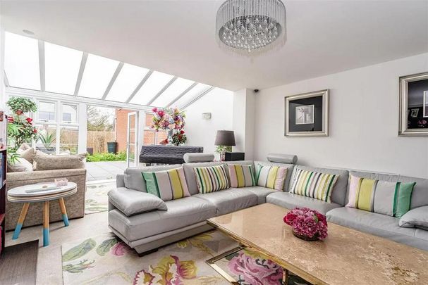 4 bedroom semi-detached house to rent - Photo 1