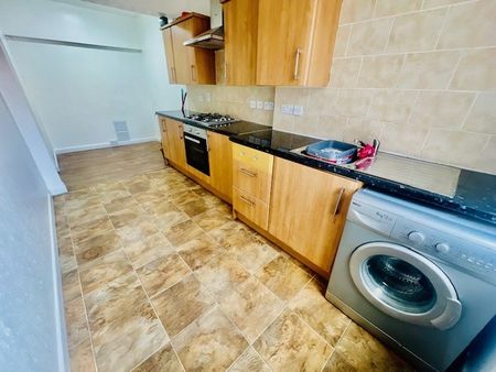 2 bedroom flat to rent PONTEFRACT ROAD, CASTLEFORD, WF10 4BA - Photo 4