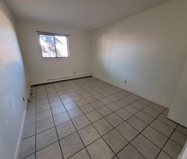 2 Beds & 1.5 Baths Apartment Style Property In Lakeview Area - Photo 4