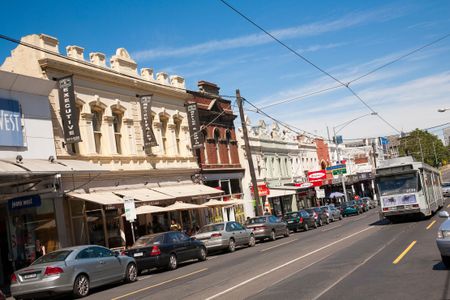 Modern Studio Apartment with Balcony - Photo 3