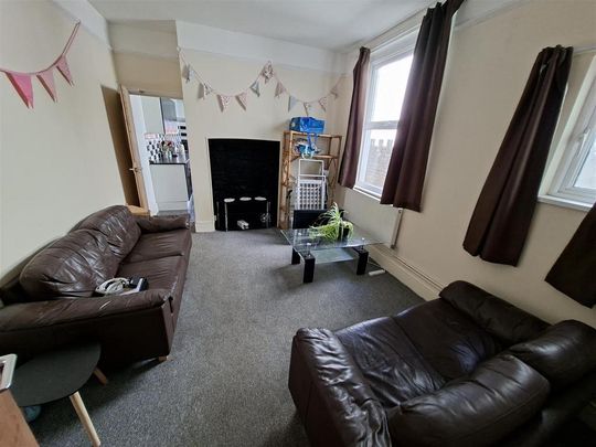 5 bedroom house to rent - Photo 1