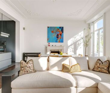 A beautifully renovated first floor period conversion with high cei... - Photo 2