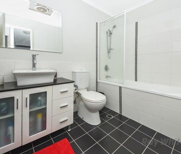 Secure & quiet complex - super modern townhouse! - Photo 6