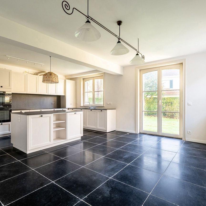 Charmante, ongemeubelde, vrijstaande villa in 2de lijn in het zoute Zoute nabij de zee & tennis - Foto 1