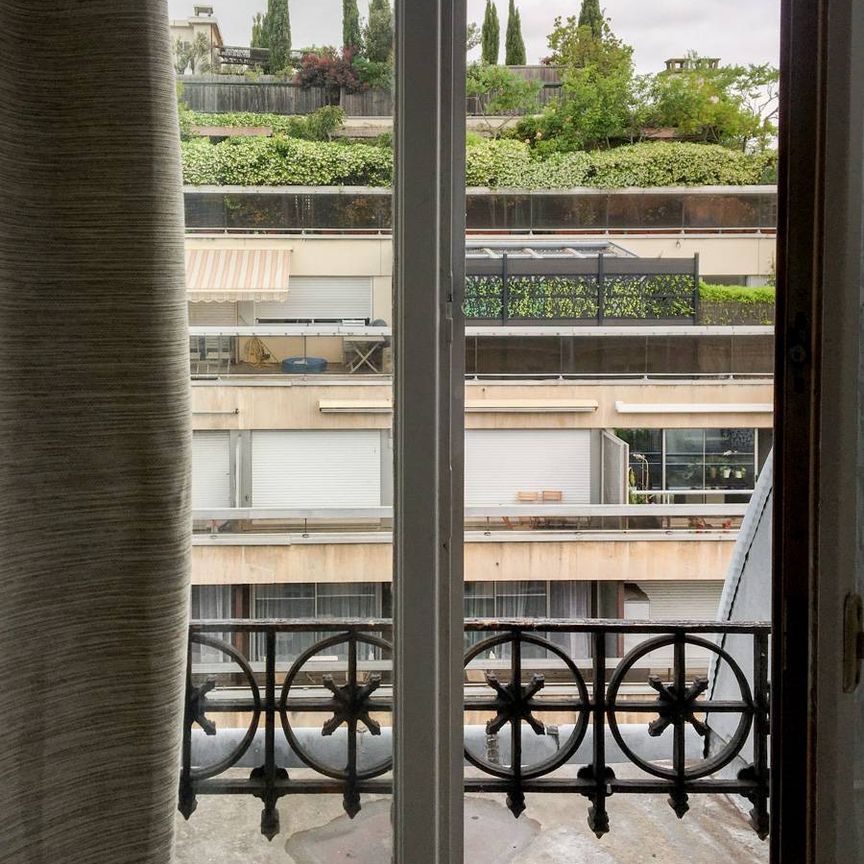 Logement à Paris, Location meublée - Photo 1