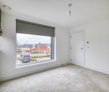 4 bedroom detached house to rent - Photo 4