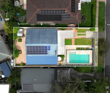 12 Larwon Terrace, Southport QLD 4215 - House For Rent | Domain - Photo 1