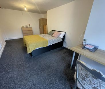 12 bedroom house share to rent - Photo 4