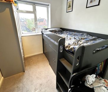 8 Caselden Close, Addlestone - 3 bedrooms Property for lettings - S... - Photo 4