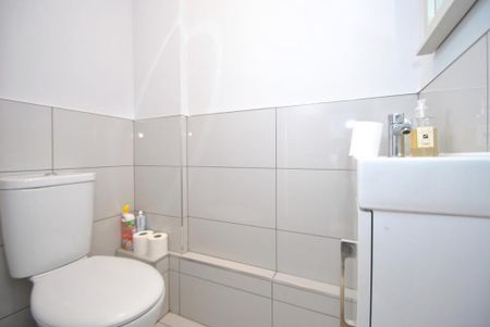 3 bedroom terraced house to rent - Photo 2