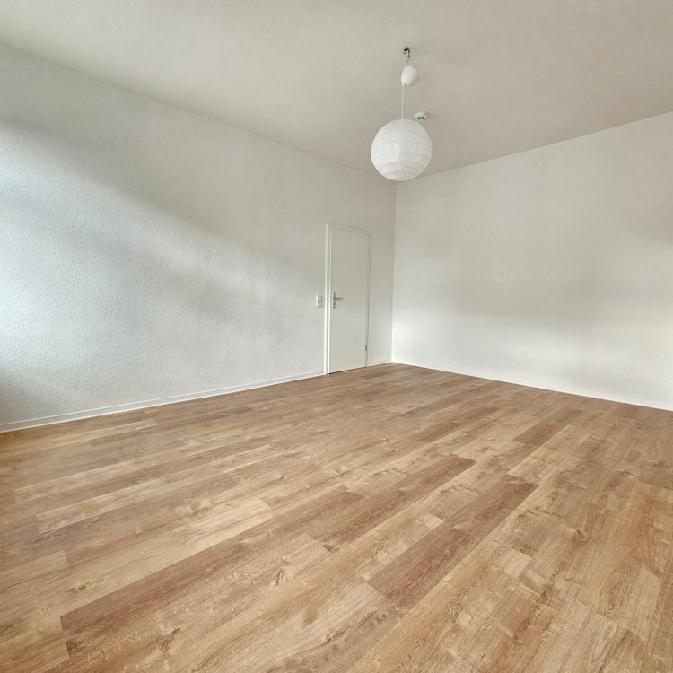 Diese schöne renovierte Wohnung wartet auf Sie mit Einbauküche - Foto 1