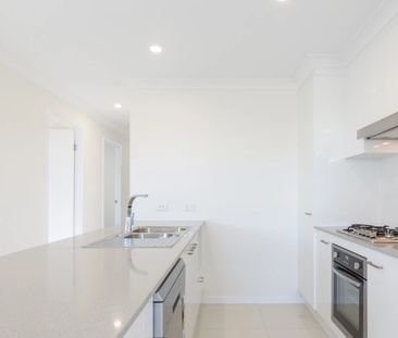 2/2 Howell Crescent, Pimpama QLD 4209 - House For Rent | Domain - Photo 5