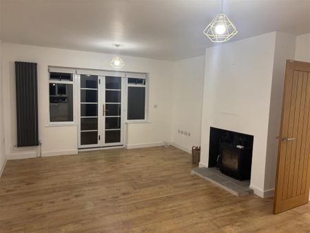 3 bedroom detached bungalow to rent - Photo 2