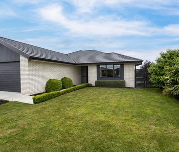 Executive 3-bedroom family home in Halswell - Photo 5