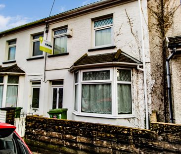 Kingsland Terrace, Treforest - Photo 1