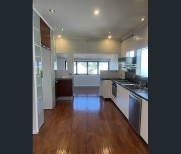 Gorgeous Family Home Perfectly Positioned in a Prime Location - Photo 3