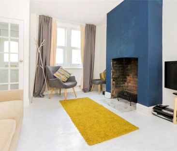 2 bedroom end of terrace house to rent - Photo 4