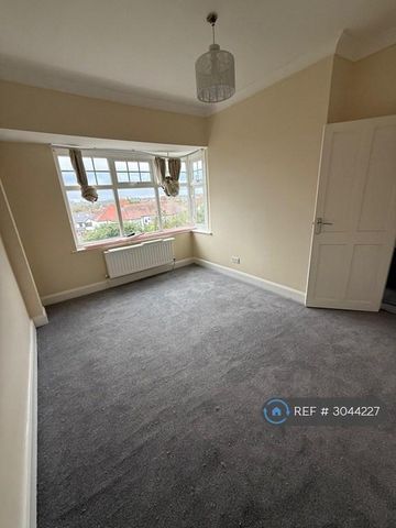 4 bedroom semi-detached house to rent - Photo 3