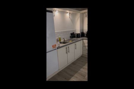 Room in a Shared Flat, Concert St, L1 - Photo 5