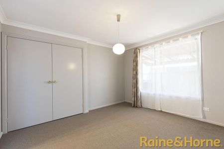 16 John Glenn Place, Dubbo, NSW 2830 - Photo 2