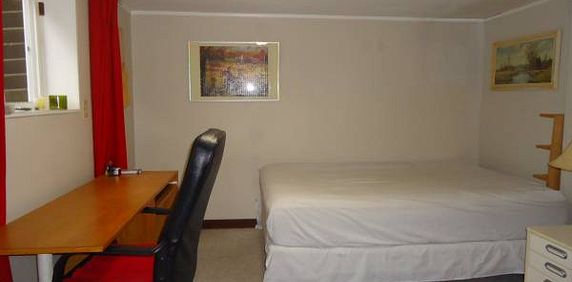 All inclusive & Furnished 2br suite (UBC/Point Grey)) - Photo 2