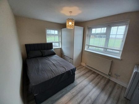 1 bedroom in a house share to rent - Photo 2