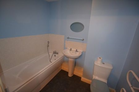 2 bedroom flat available - Photo 5