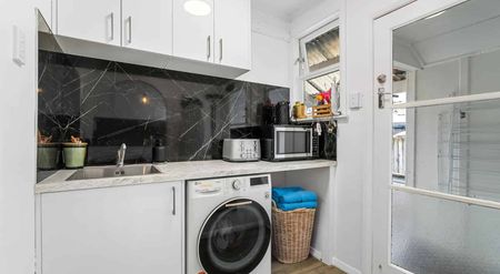 Renovated 3-Bedroom Home - Move-In Ready - Photo 5