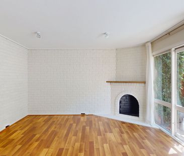 Charming 2-Bedroom, 2-Bathroom Townhouse on Iconic Lygon Street – A... - Photo 5