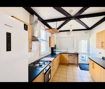 3 Bed Terraced House, Wallington Road, IG3 - Photo 6