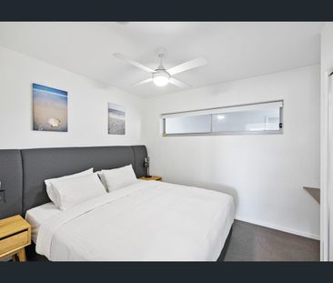 Two Bedroom Waterfront Apartment - Photo 2