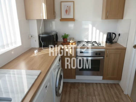Two Bedroom Apartment, Vereker Road, London W14 - Photo 5